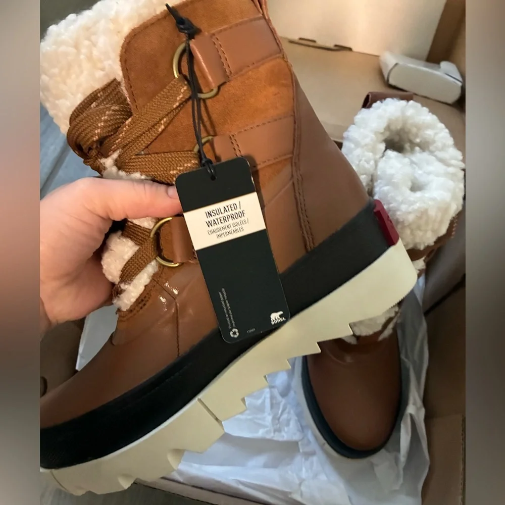 NWB SOREL Joan or artic Women's Tan Winter Boots
